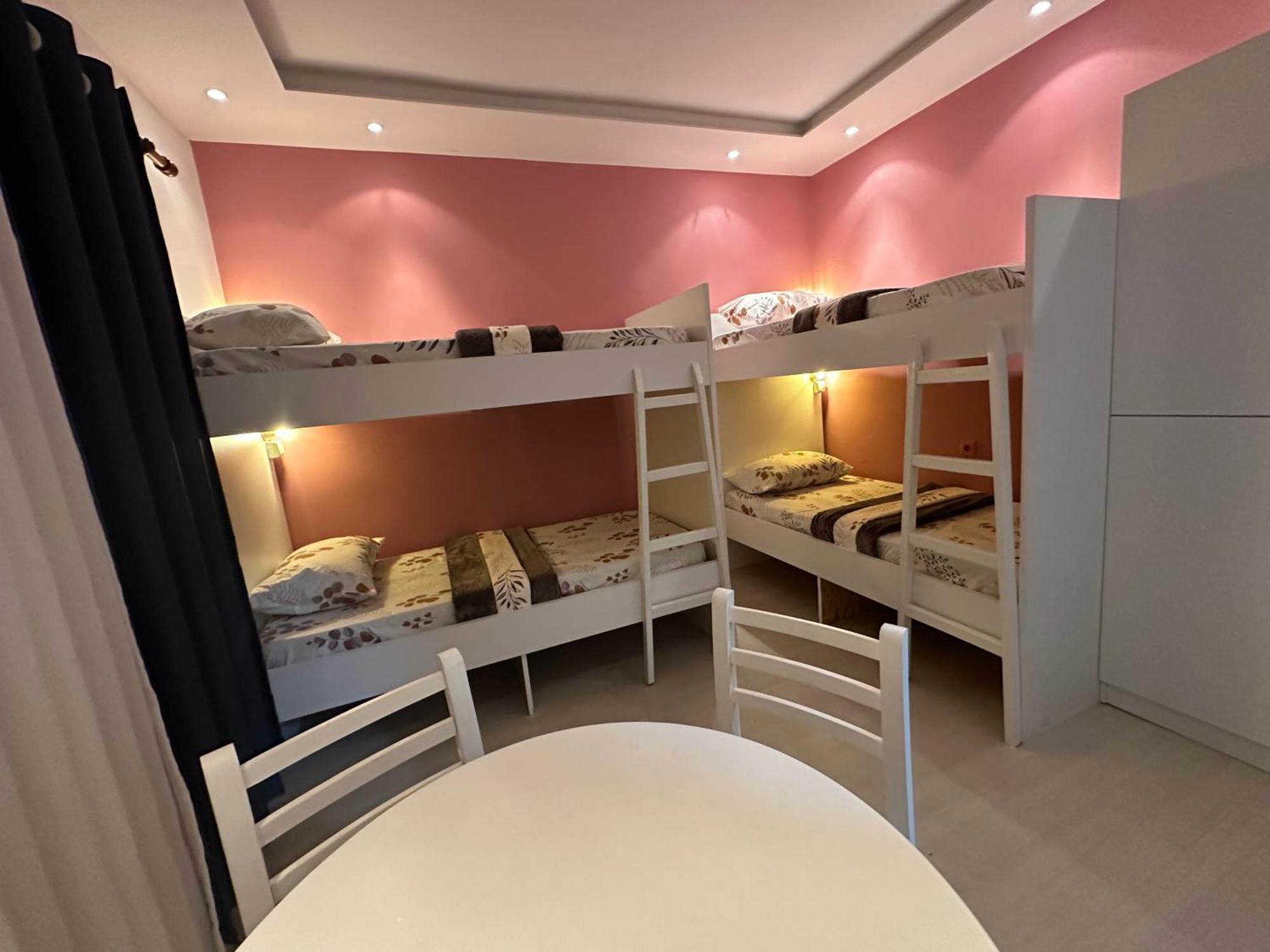 Hostel Blloku Vibes Tirana